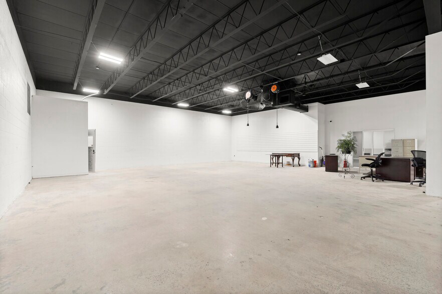 More Photos Of 203 Rio Cir, Decatur Light Distribution For Lease