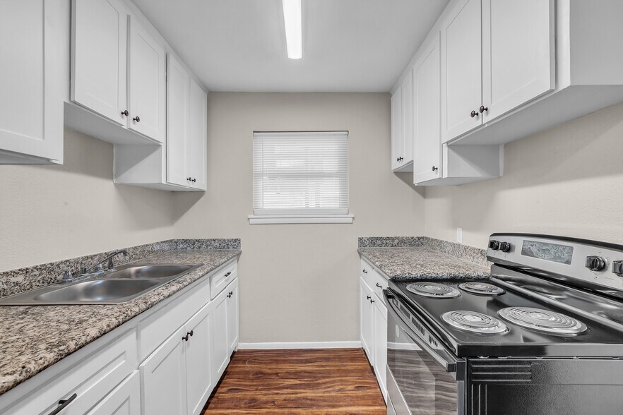 More Photos Of 4706 Yellowstone Blvd, Houston Apartments For Sale