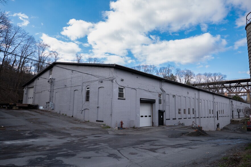 More Photos Of 392 N Montgomery St, Newburgh Manufacturing For Lease