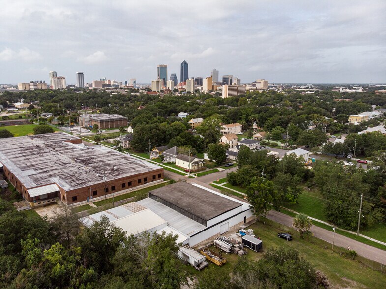 More Photos Of 555 E 3rd St, Jacksonville Warehouse For Lease