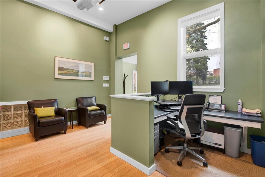 More Photos Of 87 College st, Burlington Office For Sale