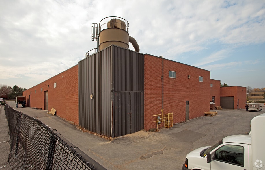 More Photos Of 65 W Beaver Creek Rd, Richmond Hill Warehouse For Lease