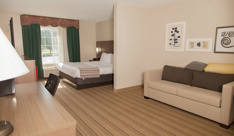More Photos Of 1801 Cabelas Ln, Prairie Du Chien Hotel For Sale