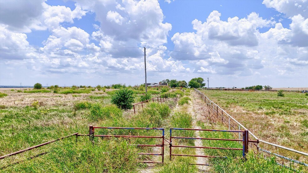 More Photos Of FM 902 & Wall Street, Howe Land For Sale