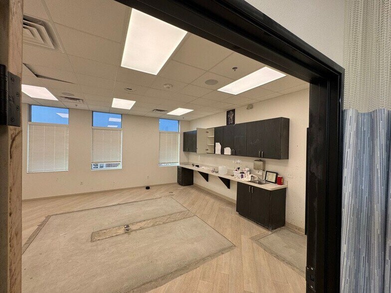 More Photos Of 200 O'Connor Ridge Blvd, Irving Medical For Lease