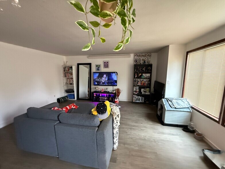 More Photos Of 1046 NE 17th Ave, Hillsboro Apartments For Sale