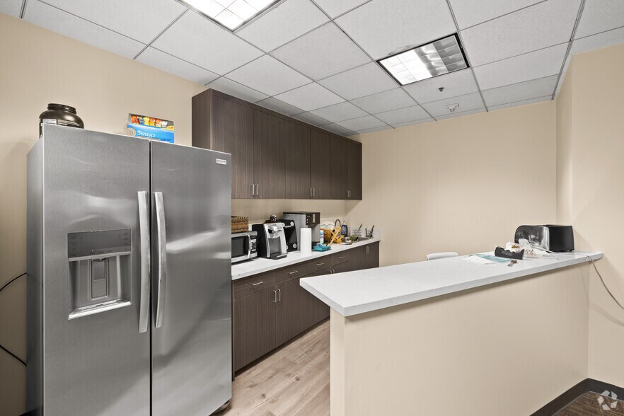 More Photos Of 5805 Sepulveda Blvd, Sherman Oaks Office For Lease