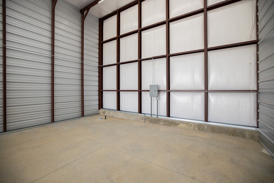 More Photos Of 1532 E Mason Dr, Kechi Self Storage For Sale