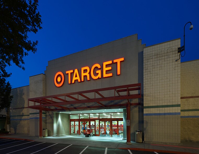 More Photos Of 6050 Peachtree Pky, Peachtree Corners Storefront For Lease