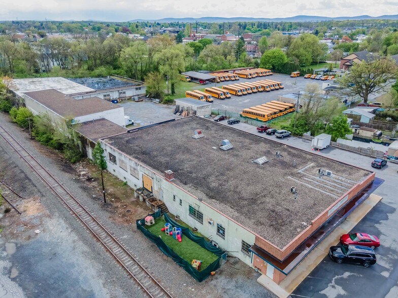 More Photos Of 405 N East St, Carlisle Distribution For Lease