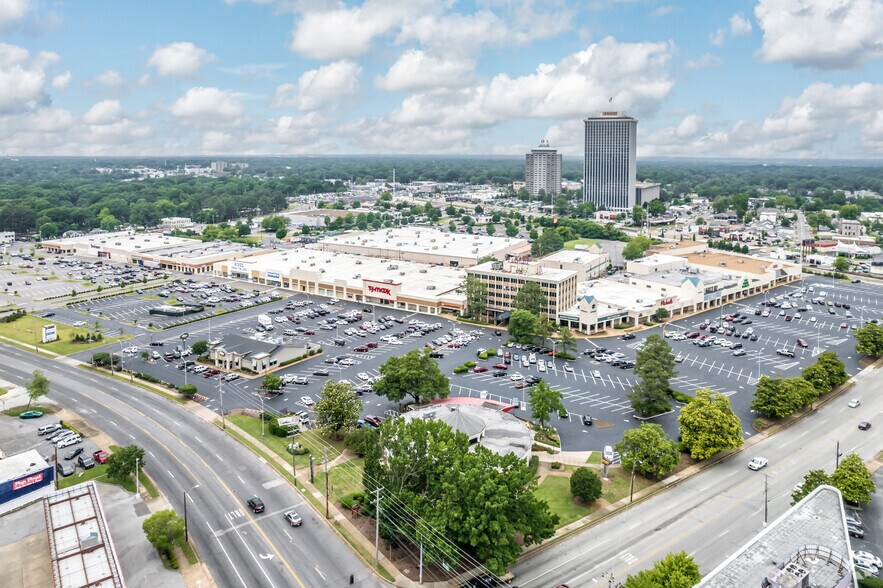 More Photos Of 5016-5074 Park Ave, Memphis Coworking Space