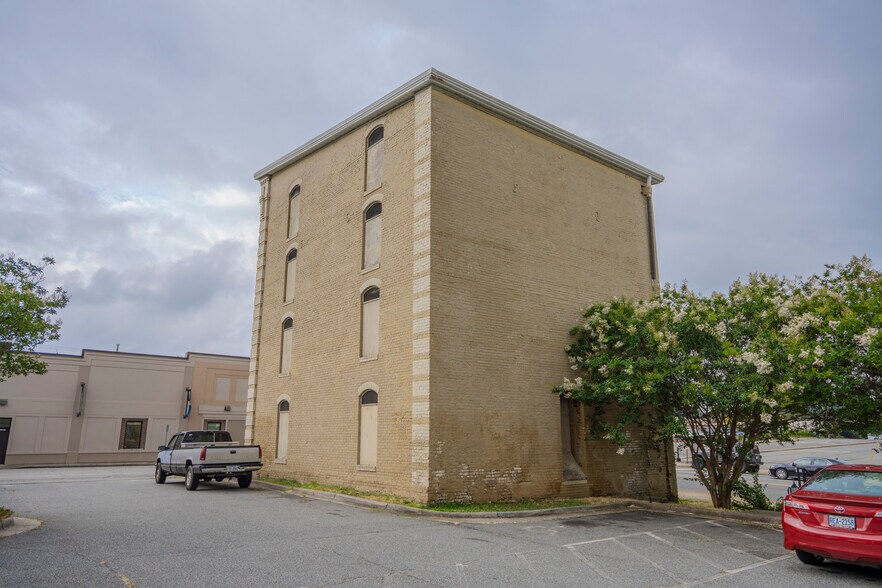 More Photos Of 1 N State St, Lexington Showroom For Sale