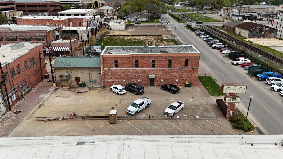 More Photos Of 101 Simonton St, Conroe Loft Creative Space For Lease