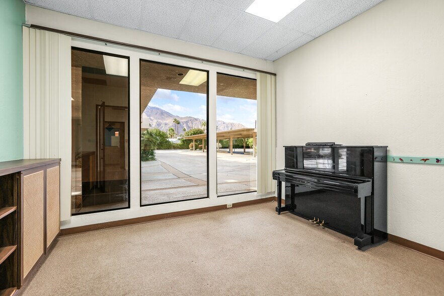 More Photos Of 2100 E Tahquitz Canyon Way, Palm Springs Medical For Lease