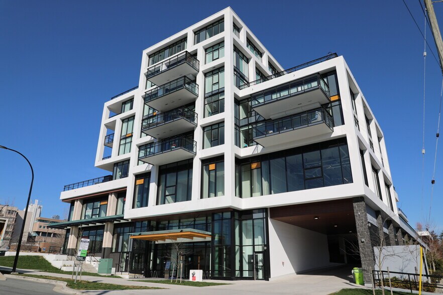 More Photos Of 1526 Finlay St, White Rock Apartments For Lease