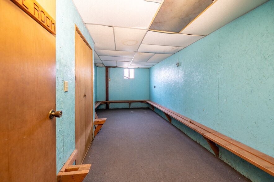More Photos Of 3381 N Preston Hwy, Albright Warehouse For Sale