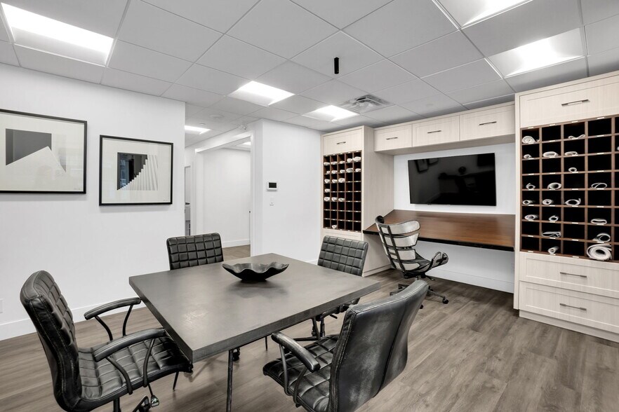 More Photos Of 7611 Pine Valley Dr, Vaughan Storefront Retail Office For Lease