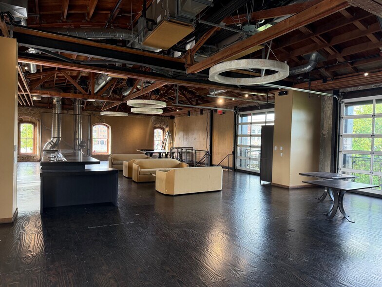 More Photos Of 920-930 3rd St, Napa Flex For Lease