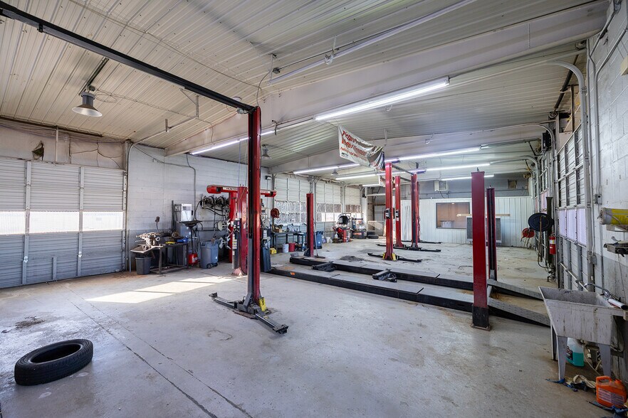 More Photos Of 11209 W Kellogg, Wichita Auto Dealership For Sale