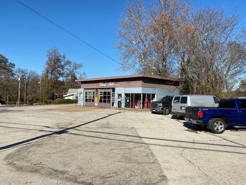 More Photos Of 9465 Midland Blvd, Overland Auto Repair For Sale