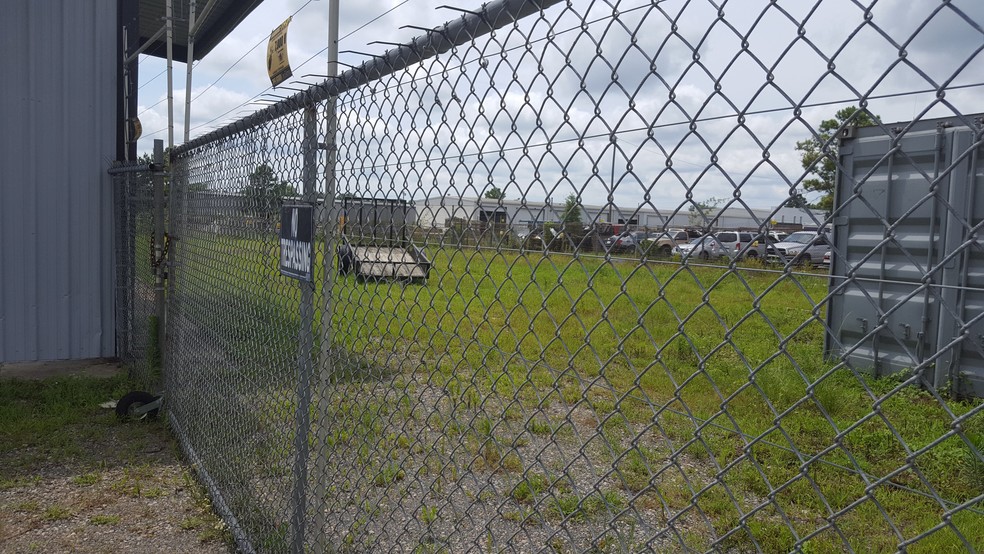 More Photos Of 7227 Cross County Rd, Charleston Warehouse For Lease