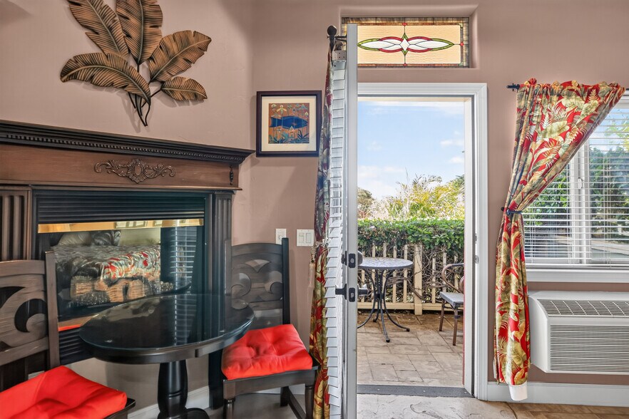 More Photos Of 95 S Ocean Ave, Cayucos Hospitality For Sale