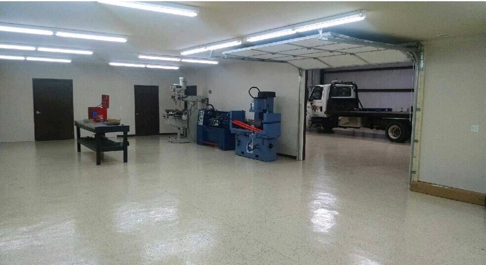 More Photos Of 13002 Indiana 60, Memphis Warehouse For Sale