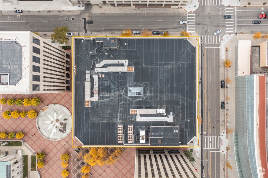 More Photos Of 40 W 2nd St, Dayton Office For Sale