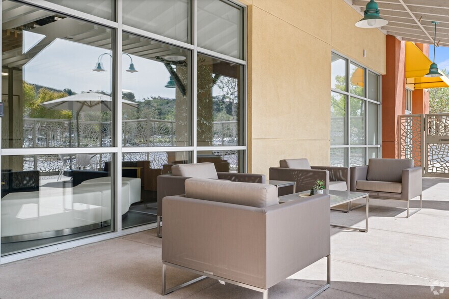 More Photos Of 1302 Madera Rd, Simi Valley Office For Lease