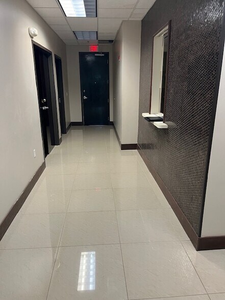 More Photos Of 6000 Metrowest Blvd, Orlando Office For Sale