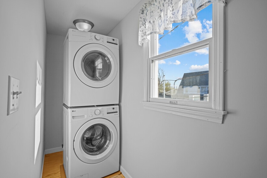 More Photos Of 574 Main St, Hyannis Storefront Retail Residential For Sale