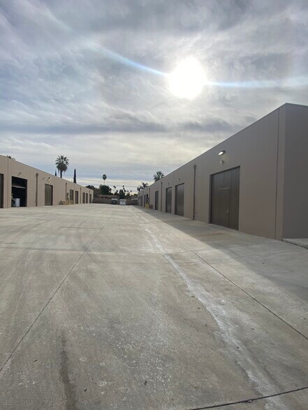 More Photos Of 2001 3rd St, Riverside Warehouse For Lease