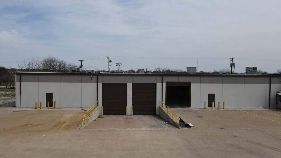 More Photos Of 2020 E 4th St, Fort Worth Warehouse For Sale