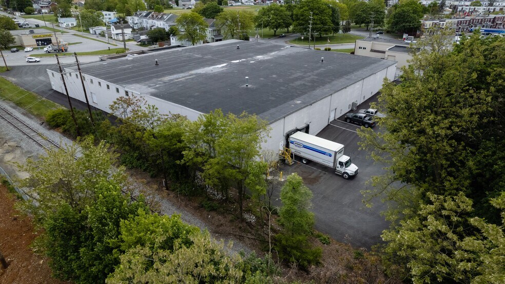 More Photos Of 300 N Sherman St, York Manufacturing For Lease