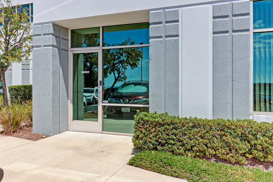More Photos Of 27156 Burbank, Foothill Ranch Flex For Sale