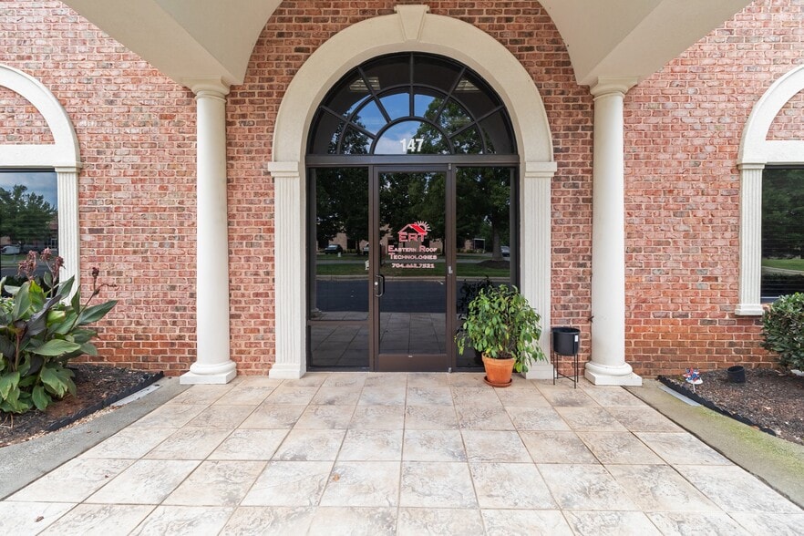 More Photos Of 147 Cedar Pointe Dr, Mooresville Research And Development For Lease
