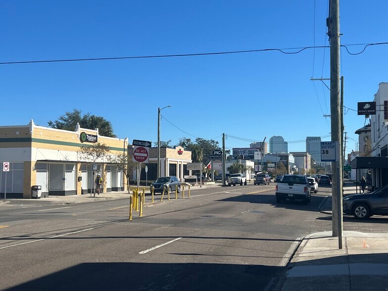 More Photos Of 2108 W Kennedy Blvd, Tampa Freestanding For Sale