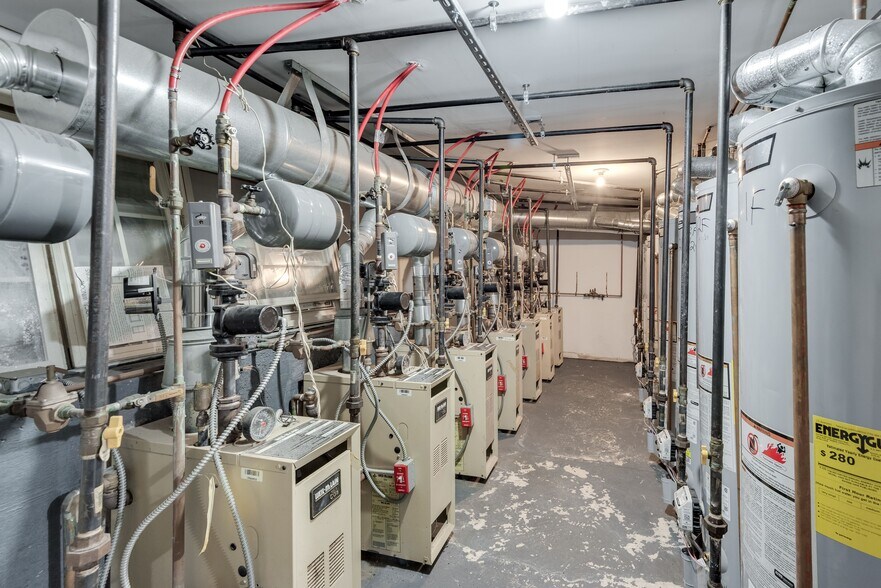 More Photos Of 10430 39th Ave, Corona Apartments For Sale