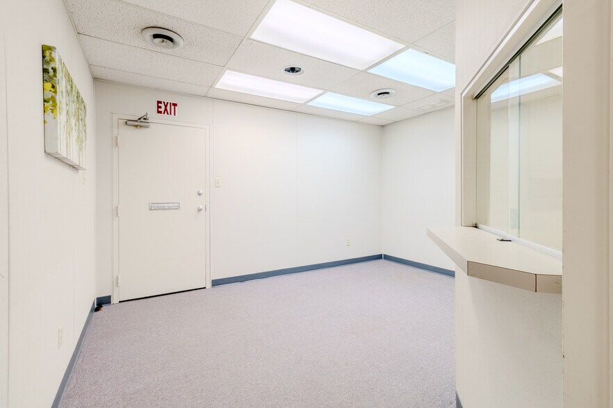 More Photos Of 346 Freeport Rd, New Kensington Medical For Lease