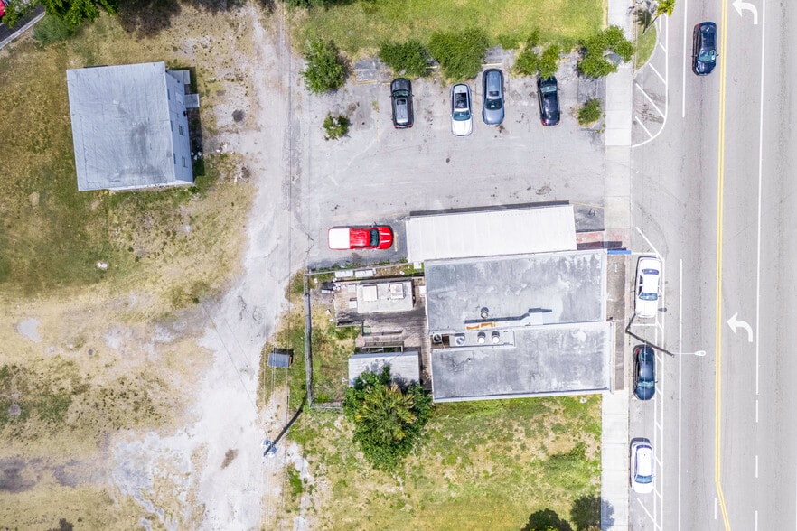 More Photos Of 149 S Lake Ave, Pahokee General Retail For Sale