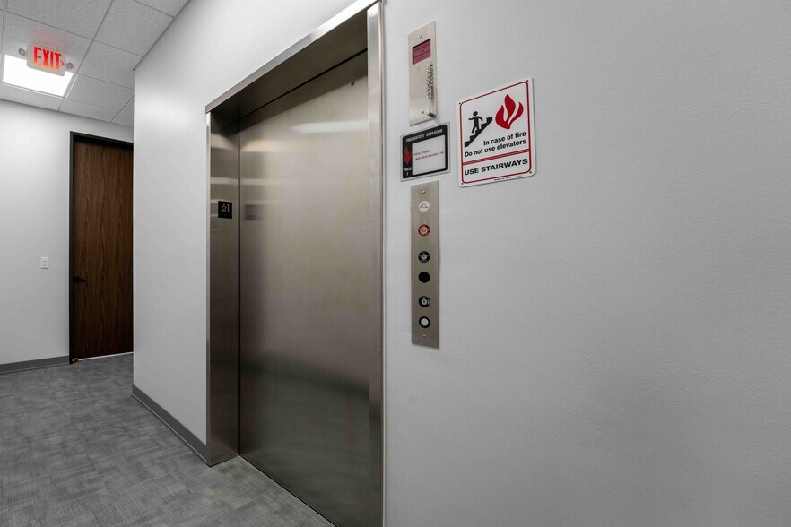 More Photos Of 5655 W Sam Houston Pky N, Houston Unknown For Lease