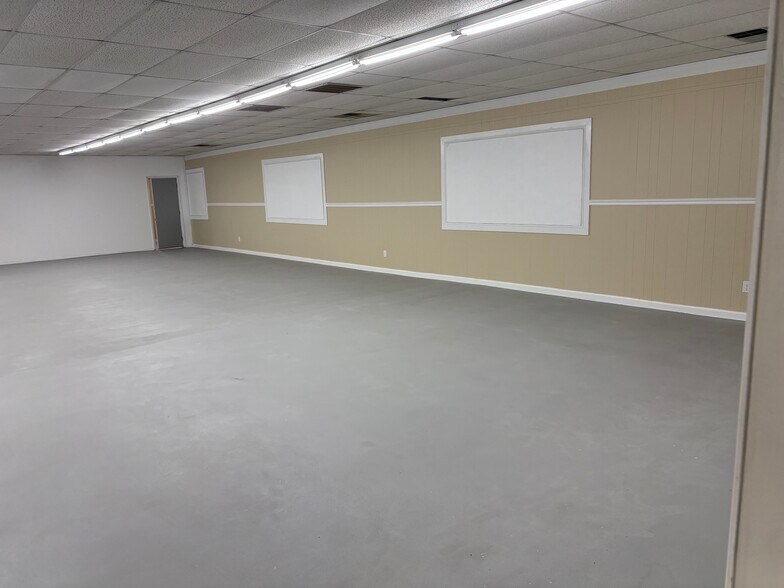 More Photos Of 2914 Gibbon Rd, Charlotte Freestanding For Lease