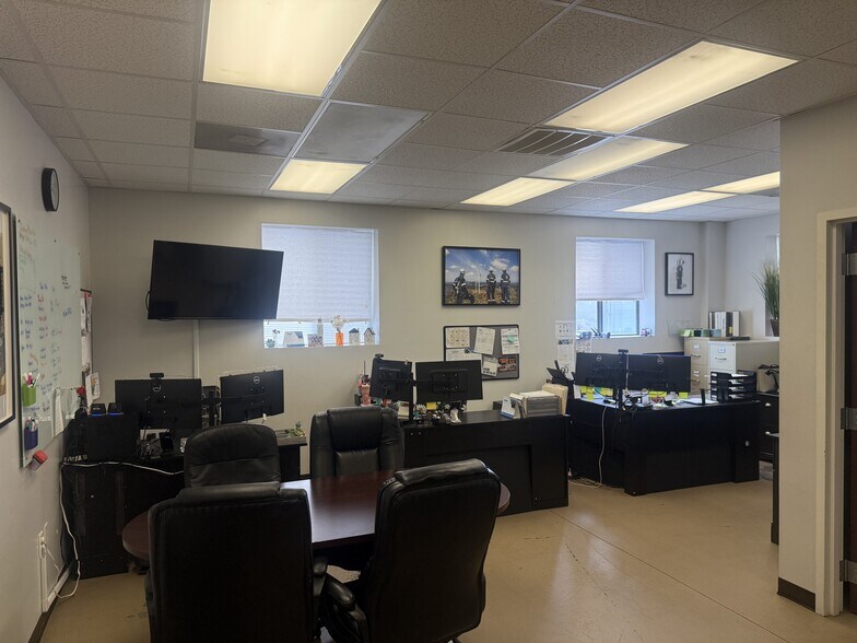 More Photos Of 11265 Windfern Rd, Houston Warehouse For Lease