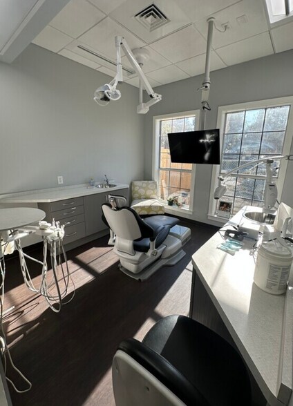 More Photos Of 12335 Hymeadow Dr, Austin Office For Sale