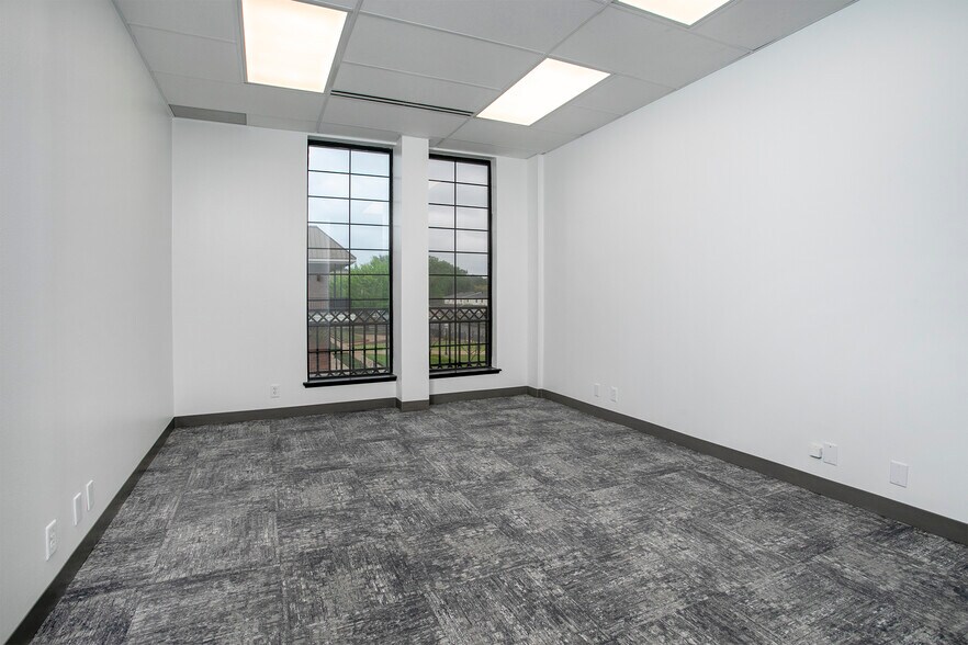 More Photos Of 3300 S Broadway Ave, Tyler Unknown For Lease