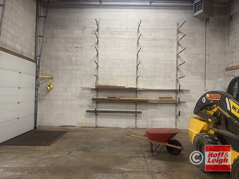 More Photos Of 1750 Newberry St, Cuyahoga Falls Warehouse For Sale