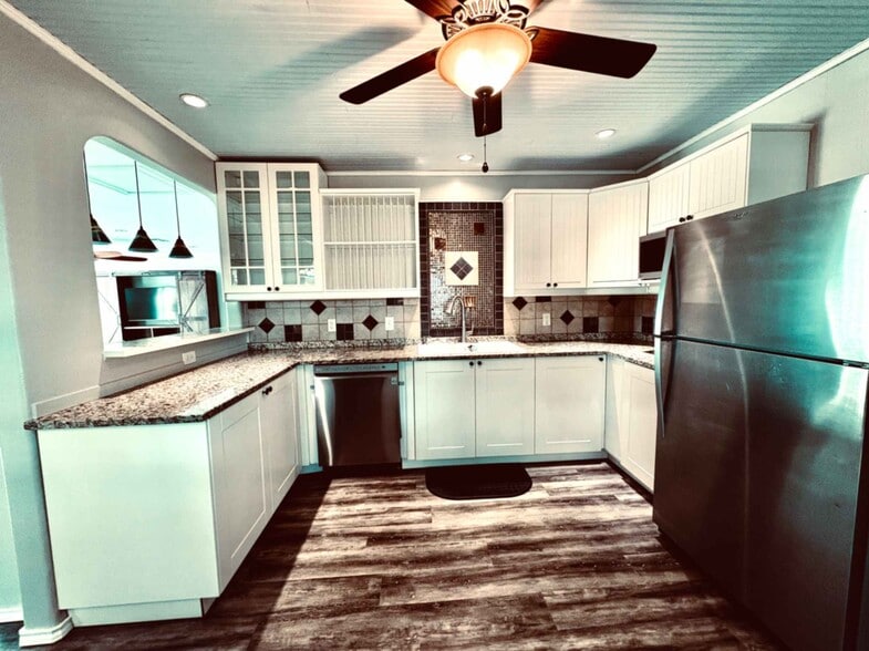 More Photos Of 1543 FM 1781, Rockport Trailer Camper Park For Sale