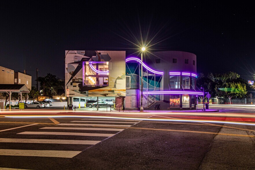 More Photos Of 1600 Main St, Venice Office For Lease