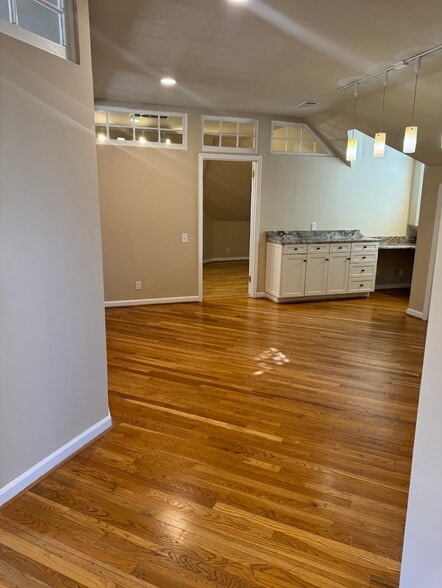 More Photos Of 143 4th Ave N, Franklin Loft Creative Space For Lease