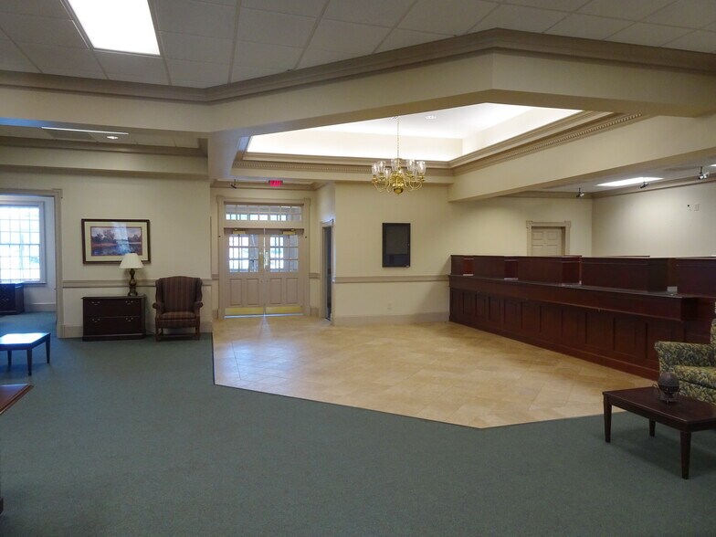 More Photos Of 10131 Carlin Ave, Covington Specialty For Sale